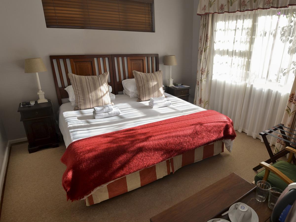 Sundune Guest House โคลเชสเตอร์ ภายนอก รูปภาพ