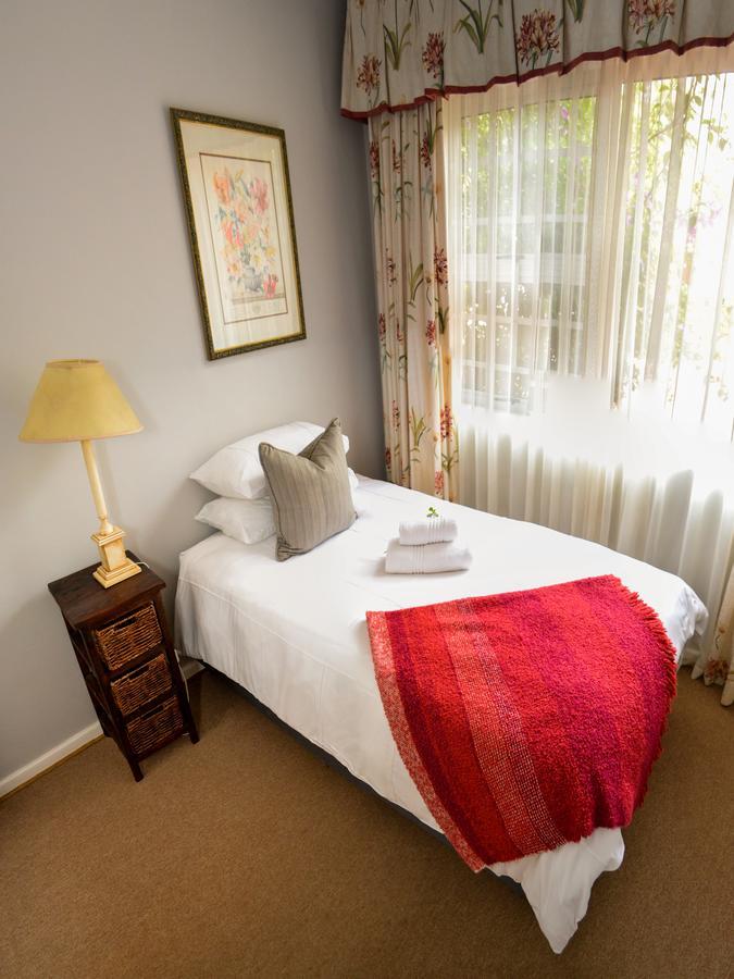 Sundune Guest House โคลเชสเตอร์ ภายนอก รูปภาพ